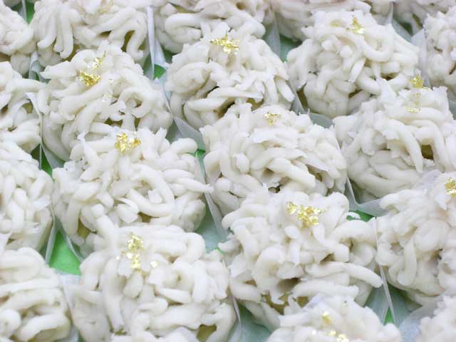 お茶会の主菓子「卯の花きんとん」